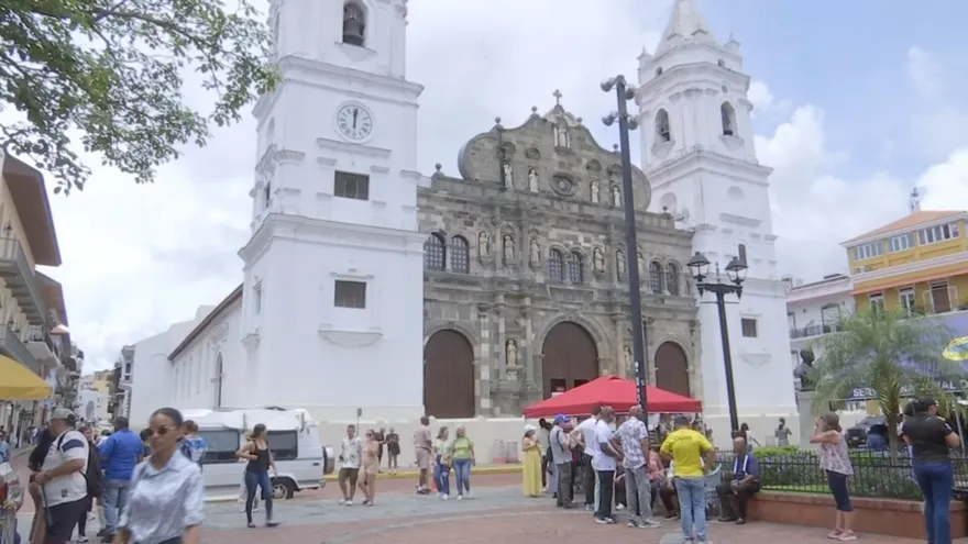 Casco Peatonal reúne a cientos de visitantes entre música, cultura y tradición