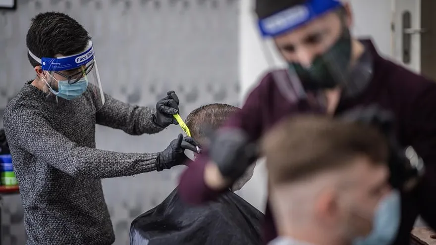 Austria reabre centros comerciales y peluquerías en el camino a la nueva normalidad