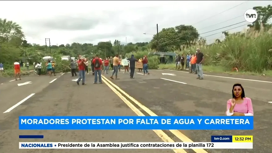 Protestan por falta de agua y mal estado de las calles