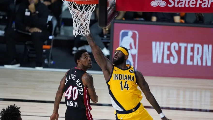 Indiana gana a Miami y le quita el cuarto puesto; Derrick Jones lesionado