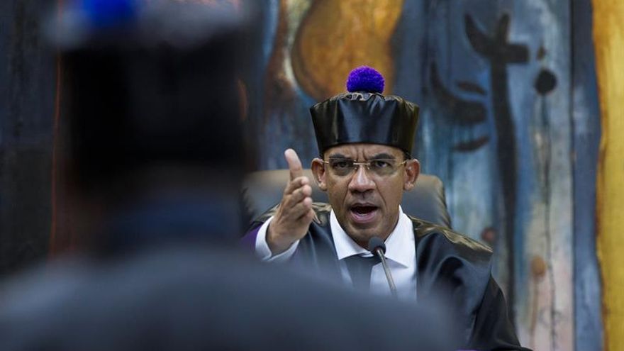 El juez Francisco Ortega fue registrado este martes, durante una audiencia por el caso de presuntos sobornos a funcionarios públicos dominicanos por parte de la empresa brasileña Odebrecht, en Santo Domingo (República Dominicana).