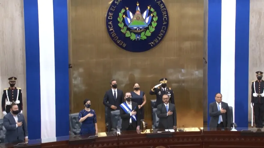 Bukele dice que impedirá que los partidos tradicionales vuelvan a gobernar El Salvador