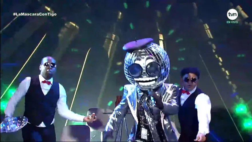 Bola Disco canta Locked Out of Heaven de Bruno Mars