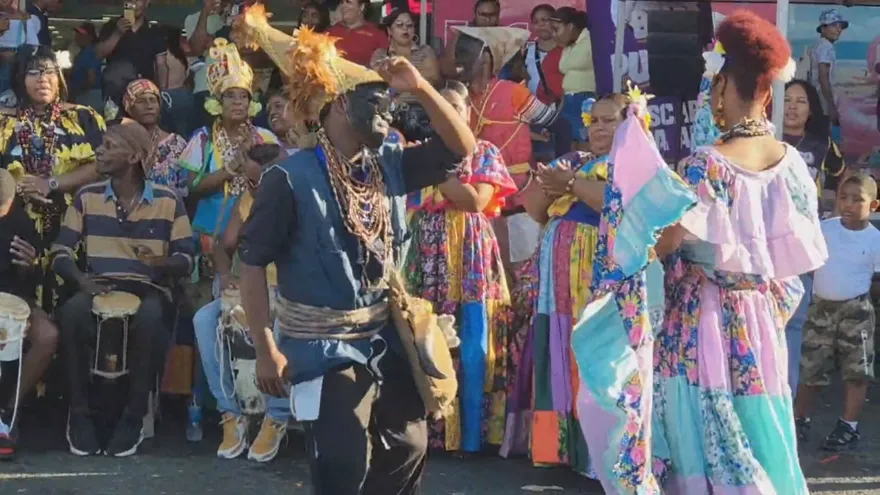 Alzan la bandera Congo.