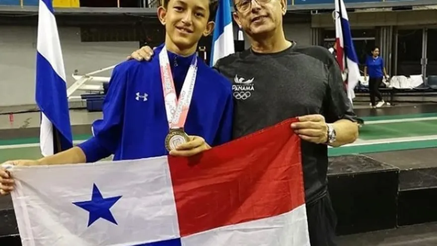 Isaac Dorati (i) junto al entrenador Jorge Valdés