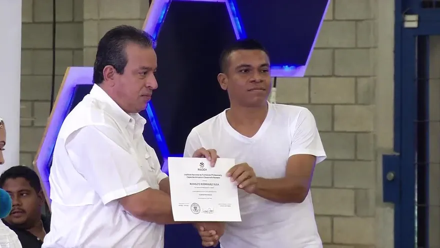 Detenidos de la Gran Joya obtienen título del Inadeh