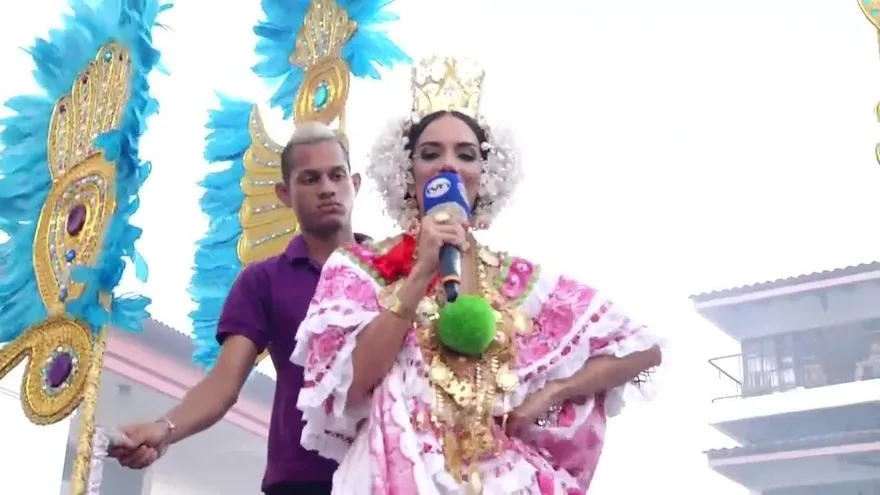 Mofas entre Calle Arriba y Calle Abajo