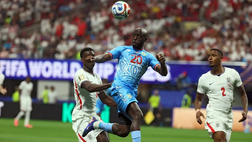 Inglaterra y RD Congo en acción