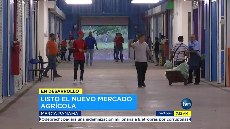 Compradores acuden al Merca Panamá