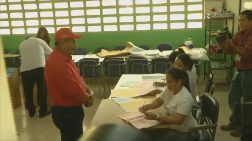 Denuncian actos de proselitismo durante acto de votación de Genaro López