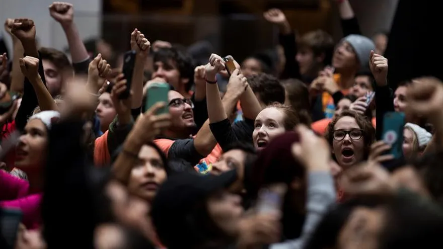 El estudio, realizado por investigadores de la Escuela de Salud Pública del Milken Institute de la Universidad George Washington, es uno de los primeros en observar cómo las políticas de inmigración estadounidenses aplicadas desde 2017 afectan a los padres hispanos en los Estados Unidos y, por extensión, a sus hijos.