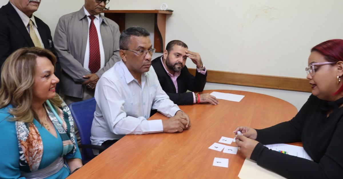 Universidad de Panamá define orden de papeletas para elección de rector