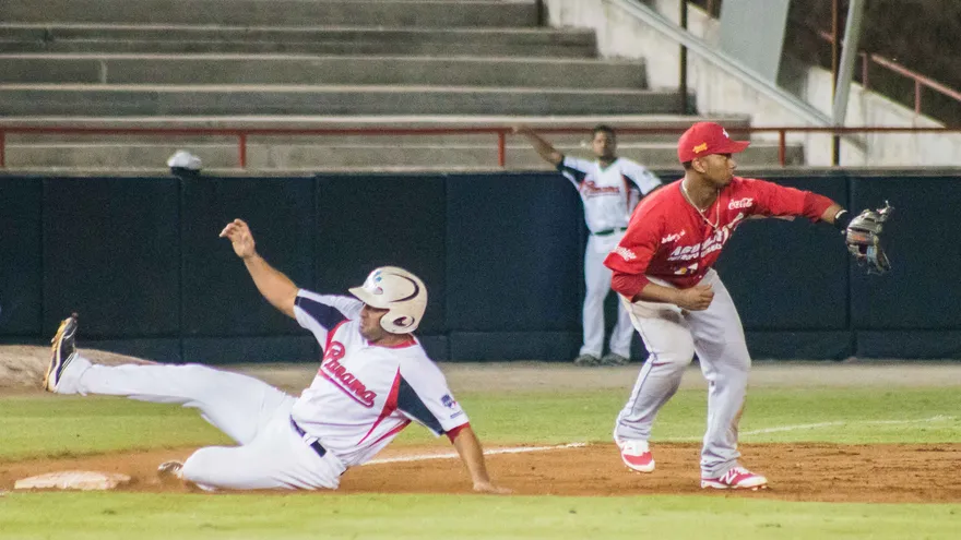 Nacionales de Panamá vs. Águilas Metropolitanas