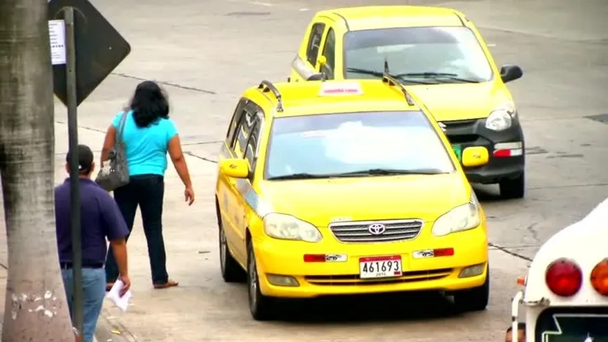 ATTT multará a transportistas de Uber