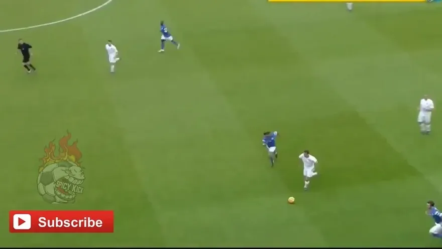 Mourinho embiste a jugador tras entrar al campo de juego