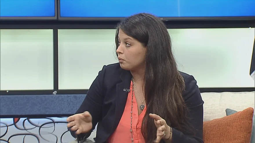 ¿Qué hacer si descubres que a tu mejor amiga le están engañando?