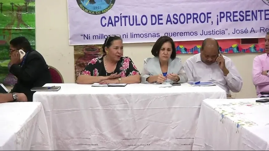 Ministra de educación se reúne con docentes de plantel en mal estado