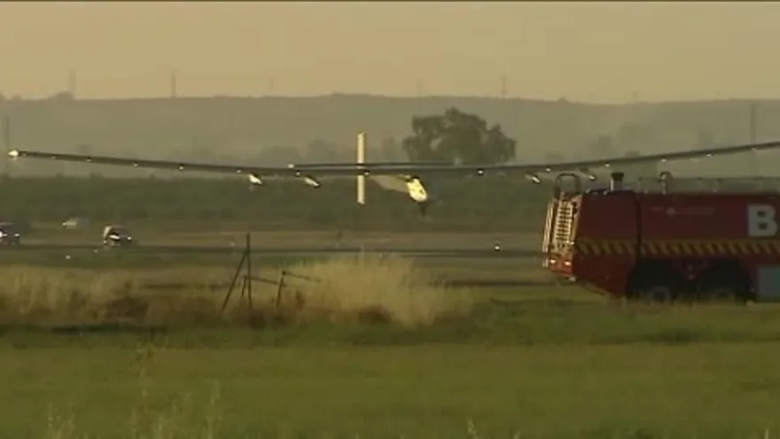 Aterriza en España el avión solar Impulse II