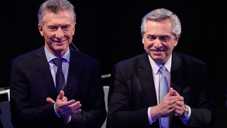 En la imagen, el presidente de Argentina, Mauricio Macri (i), y el presidente electo, Alberto Fernández (d)
