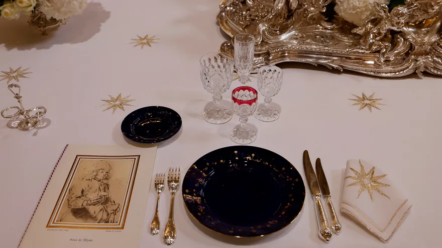 Imagen de una mesa para una cena de Estado en el Palacio del Eliseo, Francia
