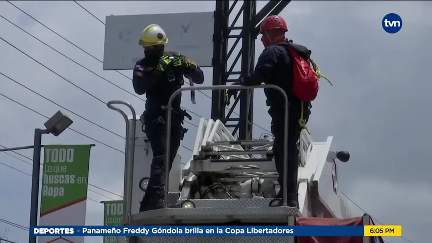 Hombre recibe descarga eléctrica