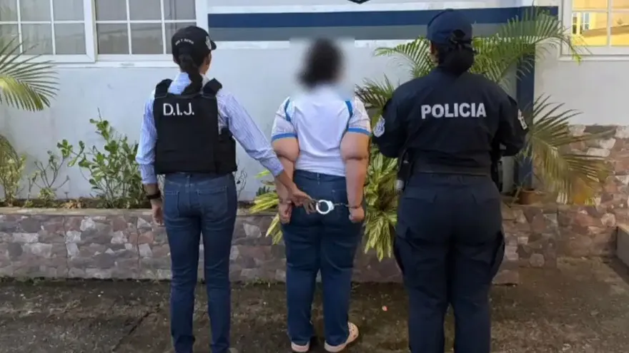 La mujer fue aprehendida por la Policía Nacional