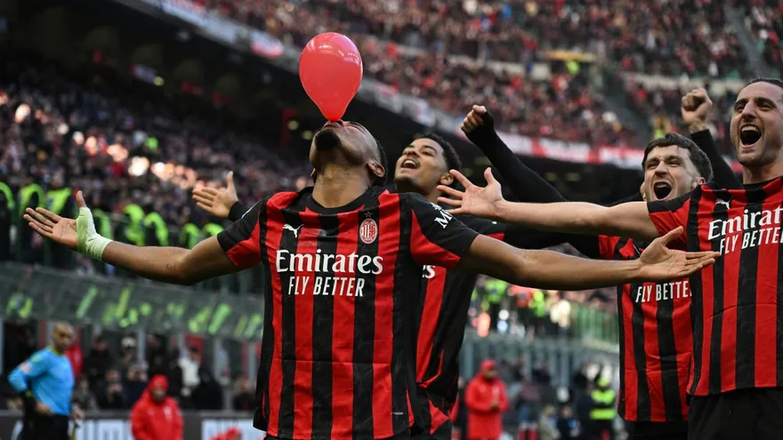 Christopher Nkunku celebra gol del Milan