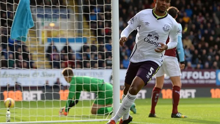 Doblete de Eto"o encamina a Everton al triunfo