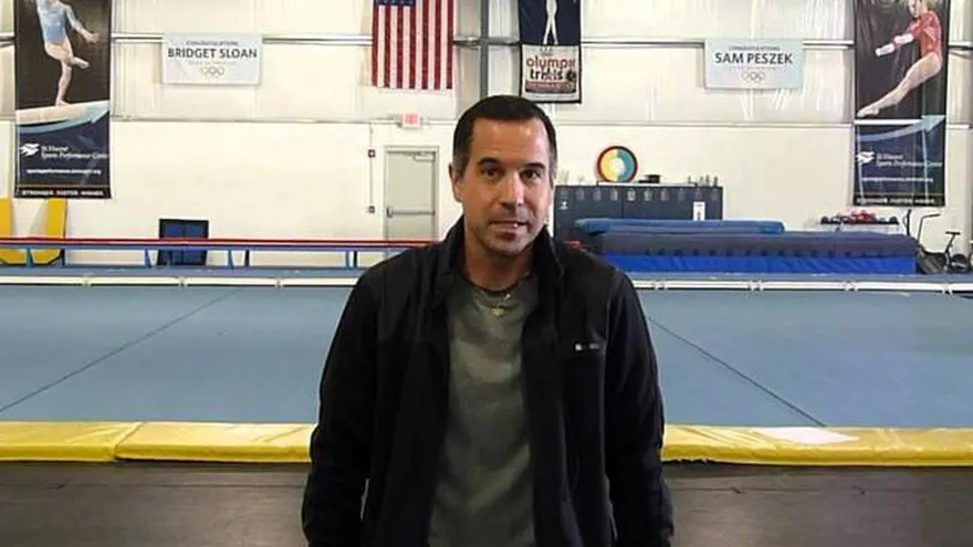 Entrenador de gimnasia es acusado de abuso sexual