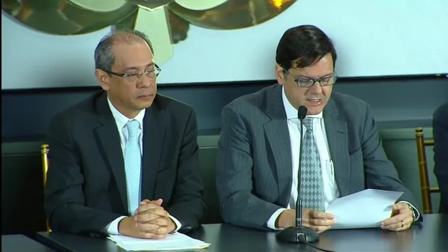 Conferencia de prensa sobre el AH1N1