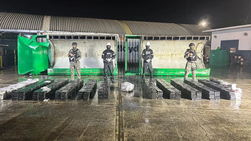 Director de la Policía habla de importante decomiso de droga en un puerto del Pacífico