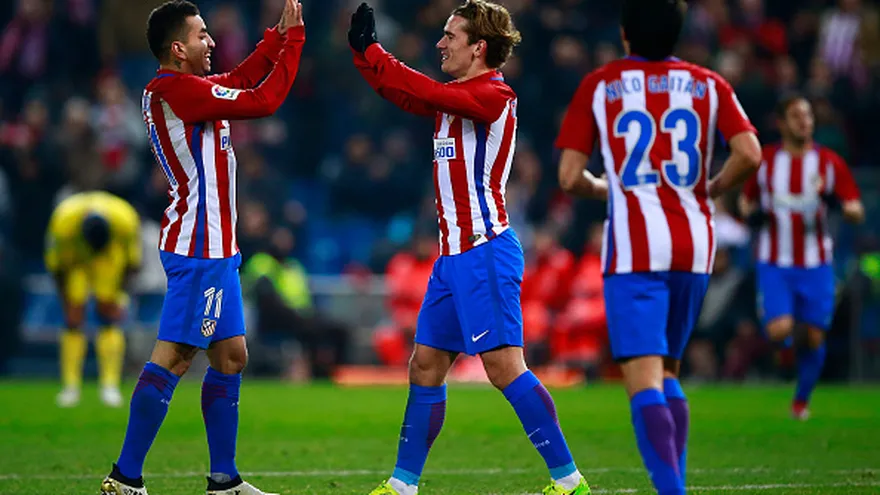 Antoine Griezmann (d)  y Ángel Martín Correa (i) fueron los autores de los goles