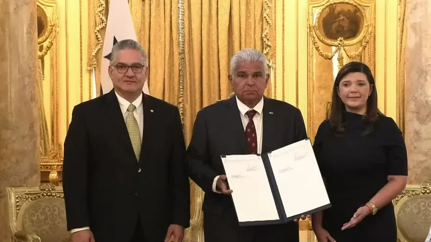 El presidente José Raúl  Mulino sanciona ley de pasantías remuneradas para jóvenes.