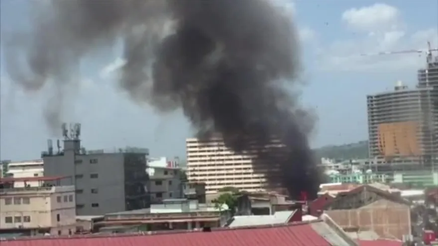Desesperación por incendio de caserón en el Barrio Chino
