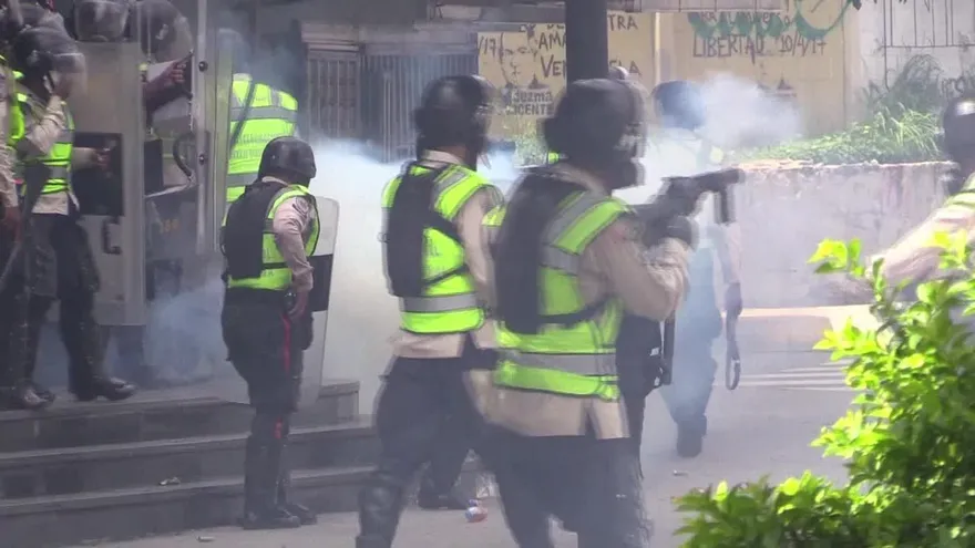 Suben a 75 los muertos en Venezuela por tensión política