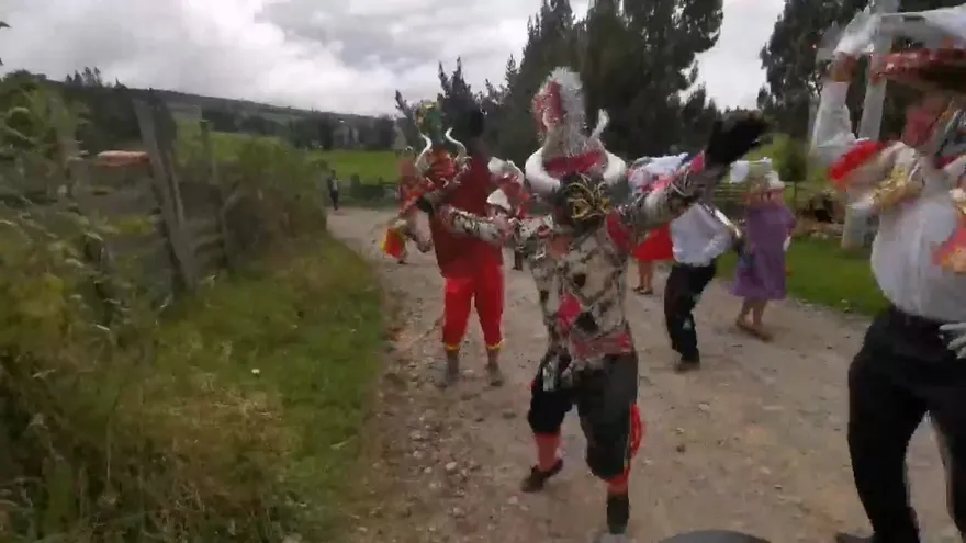 Los diablos de Píllaro bailan por transmisión en vivo, desafío virtual a la pandemia