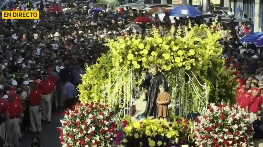 Miles de feligreses participan en procesión de Don Bosco