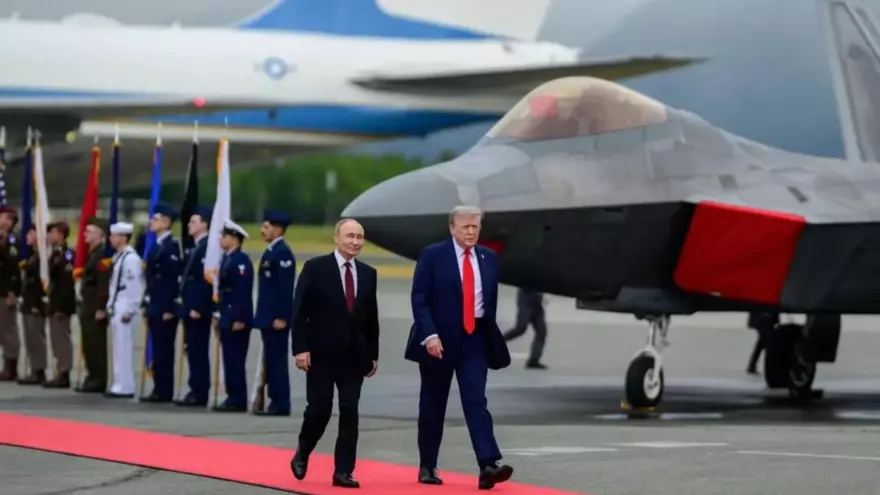 Trump tiende a Putin una alfombra roja para romper su aislamiento por invadir Ucrania
