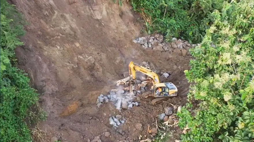 Trabajos por derrumbe en Kuna Nega
