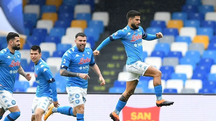 El Nápoles golea a la Forentina y entra en puestos de Champions