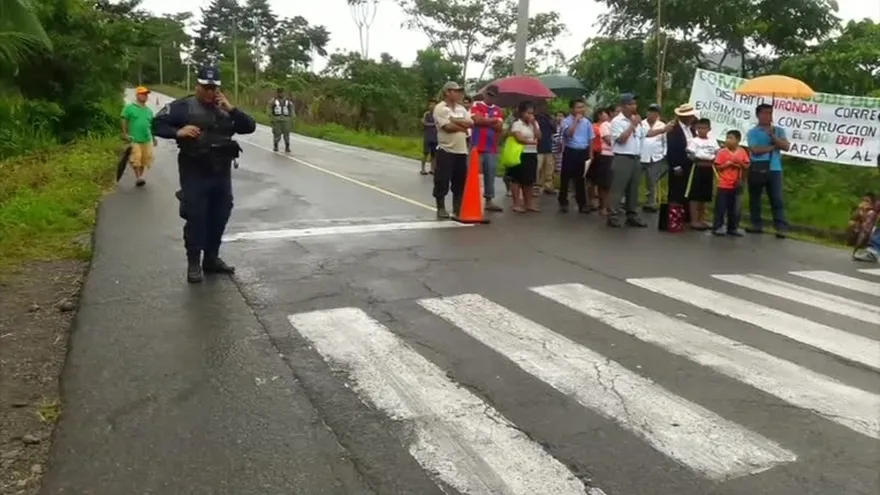 Protestan en Pueblo Nuevo, Bocas del Toro, por la construcción de un puente vehicular