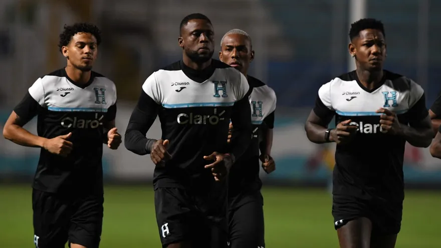 Jugadores de la selección de Honduras entrenando