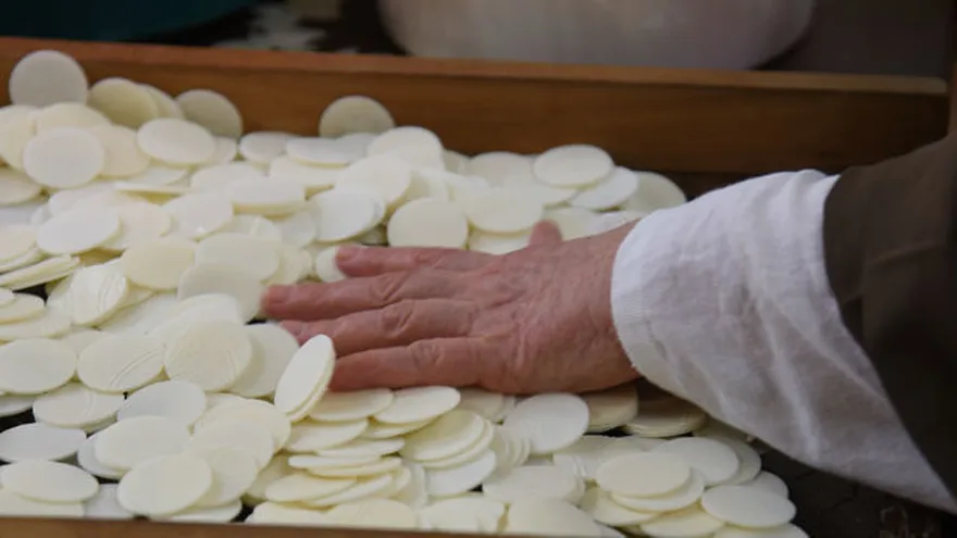 Donan 250 mil  hostias a Venezuela