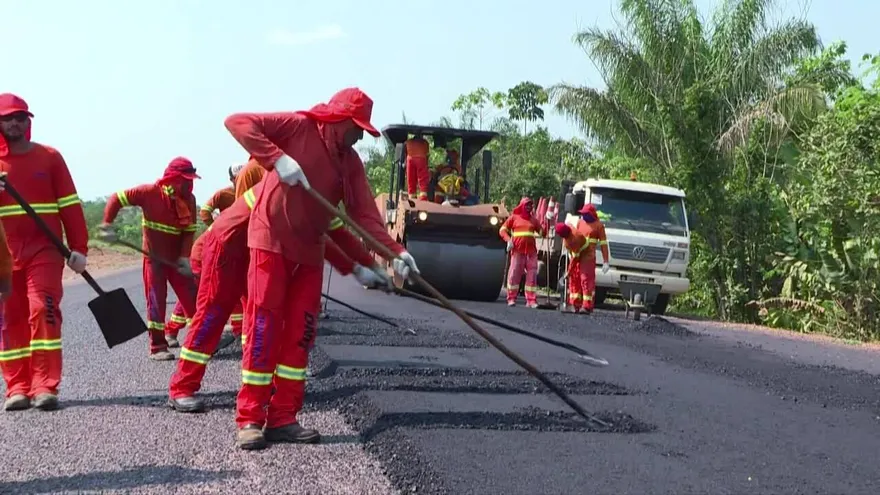 Carreteras llevan desarrollo y destrucción a la Amazonía brasileña