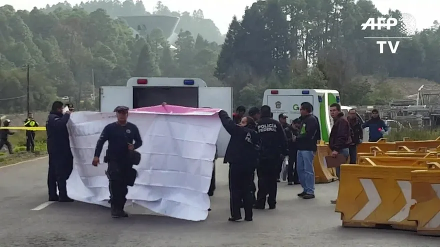 Hallan 4 cadáveres en carretera de acceso a Ciudad de México