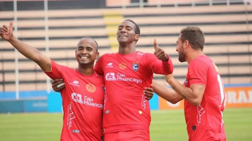 Doblete de Abdiel Ayarza con Cienciano de Perú
