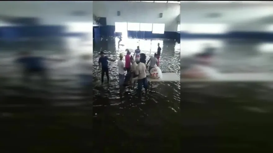 Escuela inundada en Colón