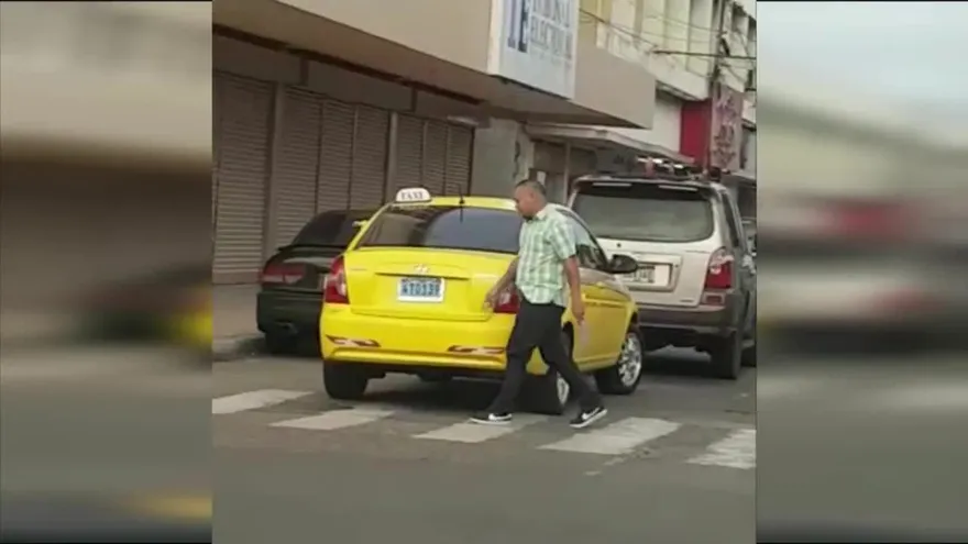 Captan a taxista cuando amenaza a un peatón con arma blanca