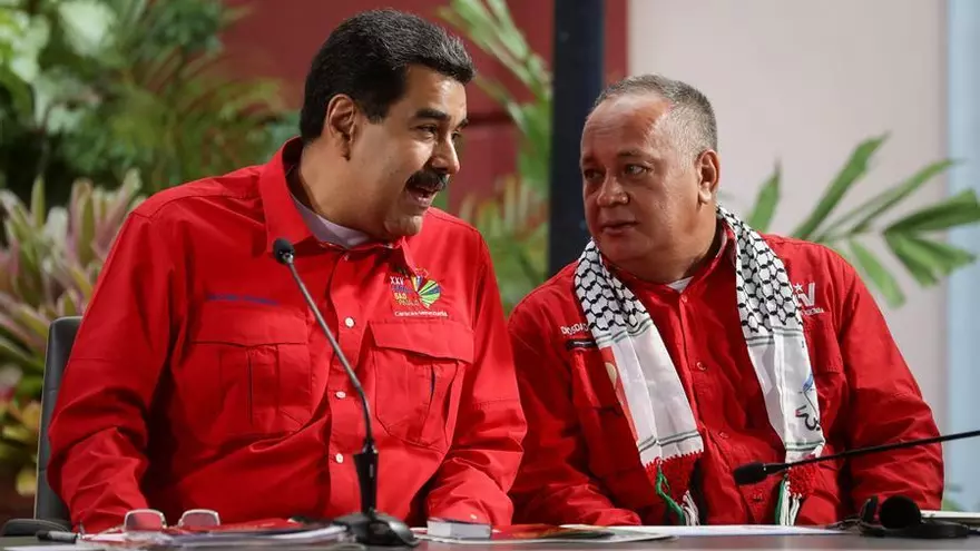 En la imagen, el presidente de Venezuela, Nicolás Maduro (i) junto al presidente de la Asamblea Nacional Constituyente de Venezuela, Diosdado Cabello