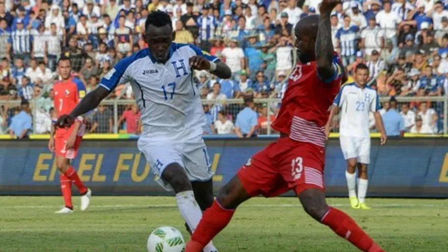 Felipe Baloy, felicita a Román Torres por su título en la MLS